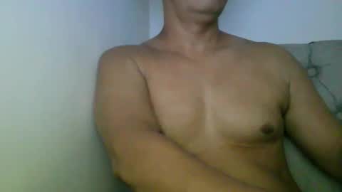 Snapshot of kamilo69_ chatting on 12/14/25, 01:55 Kamilo online show from 12/14/25, 01:55