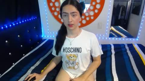 Snapshot of kammi_candy chatting on 12/19/25, 01:34 -- kammi -- online show from 12/19/25, 01:34