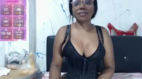 Paola online show from 12/01/25, 06:24