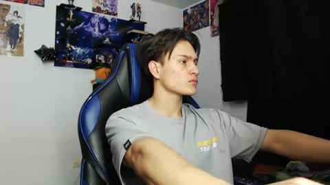 Snapshot of kanekixxxhot chatting on 10/18/25, 01:12 andres online show from 10/18/25, 01:12