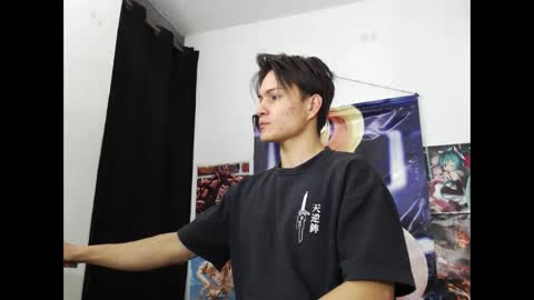 Snapshot of kanekixxxhot chatting on 11/17/25, 01:17 andres online show from 11/17/25, 01:17
