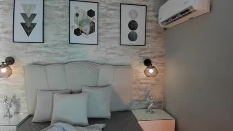 Snapshot of kanna02 chatting on 12/18/25, 11:49 Kanna online show from 12/18/25, 11:49