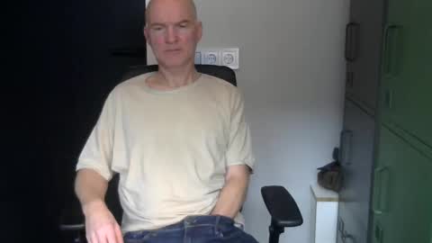 Robbie online show from 12/15/24, 09:13