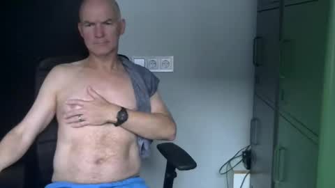 Robbie online show from 10/16/25, 03:35