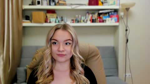 Snapshot of kara_smith_ chatting on 11/06/25, 11:59 Kara. Off from 15th till 24th of December online show from 11/06/25, 11:59