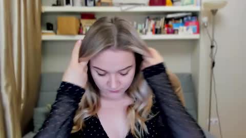 Snapshot of kara_smith_ chatting on 11/08/25, 11:14 Kara. Off from 15th till 24th of December online show from 11/08/25, 11:14