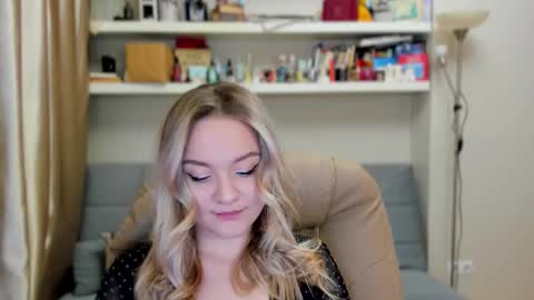 Snapshot of kara_smith_ chatting on 11/21/25, 11:36 Kara. Off from 15th till 24th of December online show from 11/21/25, 11:36