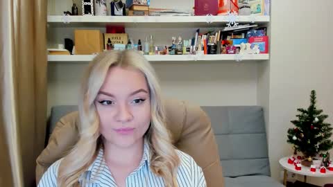 Snapshot of kara_smith_ chatting on 12/13/25, 10:59 Kara. Off from 15th till 24th of December online show from 12/13/25, 10:59