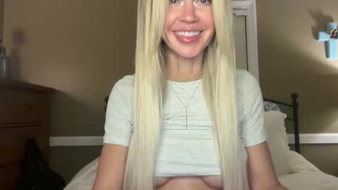 Snapshot of karabearr chatting on 10/24/25, 01:46 kara online show from 10/24/25, 01:46