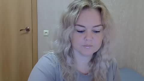 Snapshot of karennelsonx chatting on 09/23/25, 12:19 karennelsonx online show from 09/23/25, 12:19