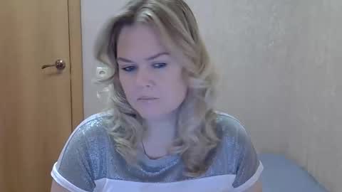 Snapshot of karennelsonx chatting on 10/30/25, 09:00 karennelsonx online show from 10/30/25, 09:00