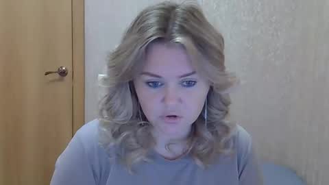 Snapshot of karennelsonx chatting on 11/11/25, 09:31 karennelsonx online show from 11/11/25, 09:31