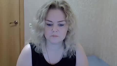 Snapshot of karennelsonx chatting on 11/24/25, 08:36 karennelsonx online show from 11/24/25, 08:36