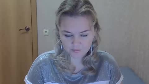 Snapshot of karennelsonx chatting on 12/03/25, 01:42 karennelsonx online show from 12/03/25, 01:42