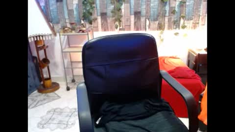 Snapshot of karima_sarabe chatting on 02/12/25, 09:11 karima_sarabe online show from 02/12/25, 09:11