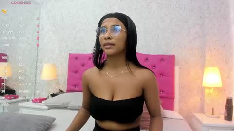 Karina Calderon online show from 06/12/26, 11:53