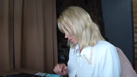 Snapshot of karina_fun chatting on 09/19/25, 02:46 karina online show from 09/19/25, 02:46