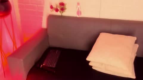 Kari online show from 11/28/25, 11:24