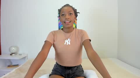 karina_lopez7 online show from 02/06/25, 08:23