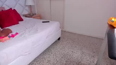 Karina online show from 02/11/25, 04:11