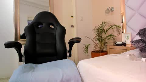 Karina online show from 02/25/25, 07:42