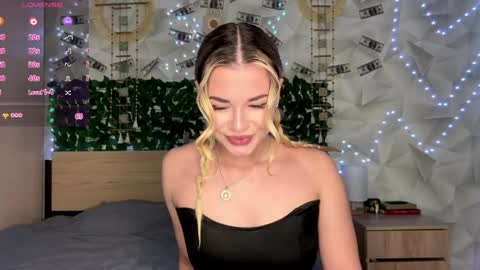 Snapshot of karina_vibe chatting on 05/05/26, 11:07 Karina online show from 05/05/26, 11:07