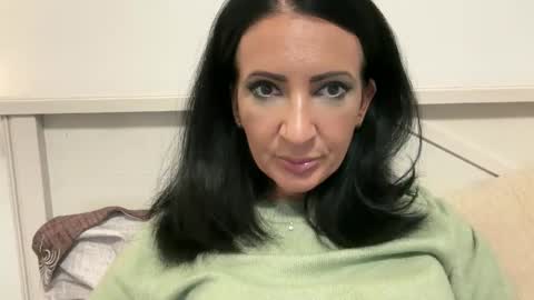 Snapshot of karinablair chatting on 12/29/24, 01:02 Karina online show from 12/29/24, 01:02