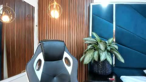 Snapshot of karinasanchezz chatting on 10/14/25, 12:06 karinasanchezz online show from 10/14/25, 12:06