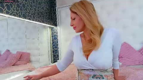 Snapshot of karissia_ chatting on 07/12/26, 04:14 KARISSIA online show from 07/12/26, 04:14