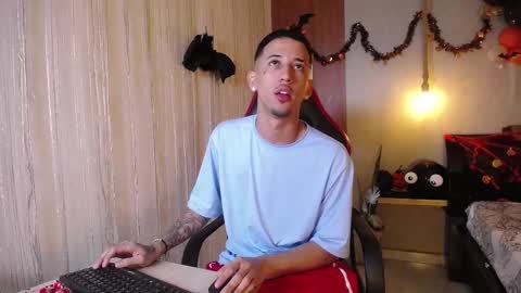 Snapshot of karl_kalvin chatting on 10/25/25, 02:52 KARLA Y KALVIN online show from 10/25/25, 02:52