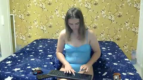 Snapshot of karla318103 chatting on 09/10/25, 02:44 Karla online show from 09/10/25, 02:44