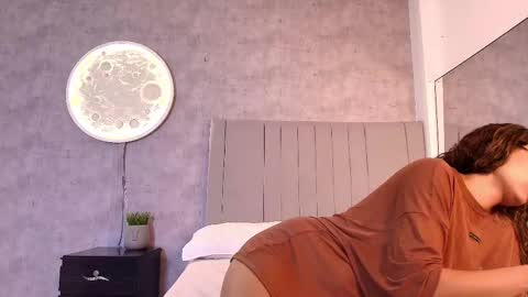 Snapshot of karla__ruiz chatting on 11/24/25, 07:02 Karla online show from 11/24/25, 07:02