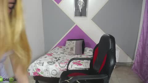 Snapshot of karla_charloby chatting on 12/21/24, 02:04 Karla online show from 12/21/24, 02:04