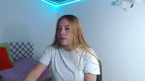 Snapshot of karla_charloby chatting on 09/23/25, 01:25 Karla online show from 09/23/25, 01:25