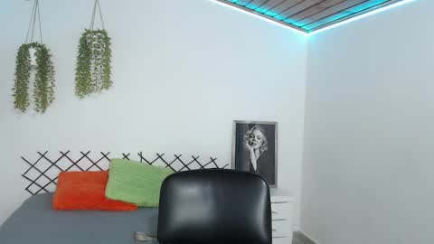 Snapshot of karla_charloby chatting on 09/25/25, 01:48 Karla online show from 09/25/25, 01:48