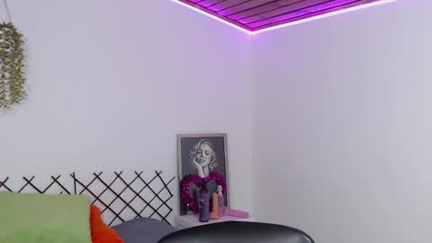 Snapshot of karla_charloby chatting on 09/27/25, 02:11 Karla online show from 09/27/25, 02:11