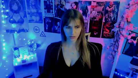 Snapshot of karla_flower chatting on 11/19/25, 01:55 Karla online show from 11/19/25, 01:55