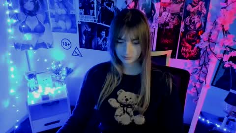 Snapshot of karla_flower chatting on 11/22/25, 01:32 Karla online show from 11/22/25, 01:32