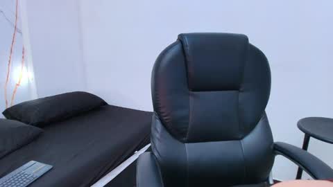 karla_hilton1 online show from 11/12/25, 02:06