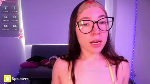 Snapshot of karla_honey_ chatting on 10/27/25, 09:19 Karla online show from 10/27/25, 09:19