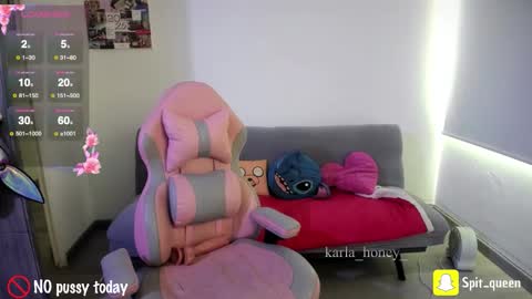 Snapshot of karla_honey_ chatting on 12/18/25, 07:09 Karla online show from 12/18/25, 07:09