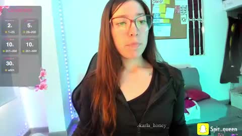 Snapshot of karla_honey_ chatting on 07/15/26, 09:20 Karla online show from 07/15/26, 09:20