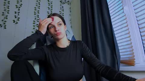 Snapshot of karla_lim chatting on 10/21/25, 01:56 karla_lim online show from 10/21/25, 01:56