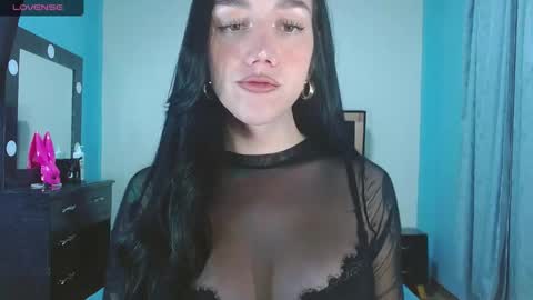 Snapshot of karla_zambrano chatting on 11/25/25, 11:27 karla online show from 11/25/25, 11:27