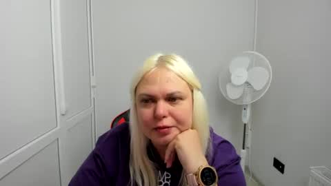 Snapshot of karlagoldd chatting on 07/24/26, 06:33 Karla online show from 07/24/26, 06:33