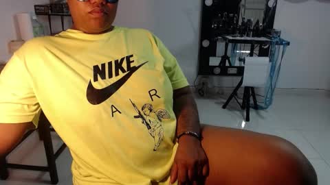 karlaluann online show from 10/12/25, 01:43