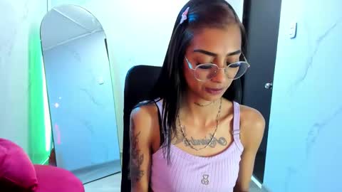 Snapshot of karlaslutskinny__ chatting on 10/17/25, 01:14 karlaslutskinny__ online show from 10/17/25, 01:14