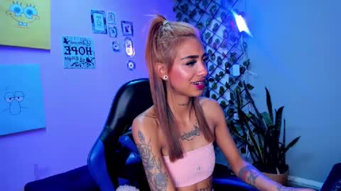 karlaslutskinny__ online show from 12/20/25, 09:22
