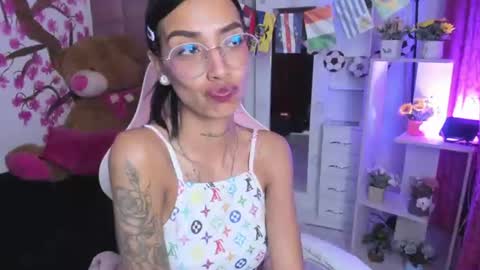 karlaslutskinny__ online show from 06/18/26, 09:19