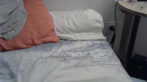 Snapshot of karledgar33 chatting on 10/14/25, 05:30 Karl online show from 10/14/25, 05:30